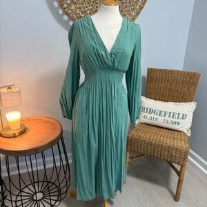 Green V-Neck Long Sleeve Women’s Maxi Dress
